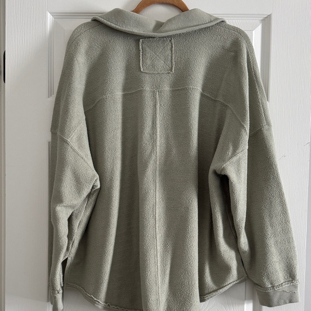 American Eagle Lightweight Crewneck in Sage Green - Picture 4 of 4